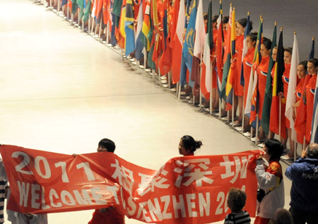 The Chinese delegation parade during the closing ceremony of the 25th Universiade in Belgrade, capital of Serbia, July 12, 2009. (Xinhua/Jiao Weiping)