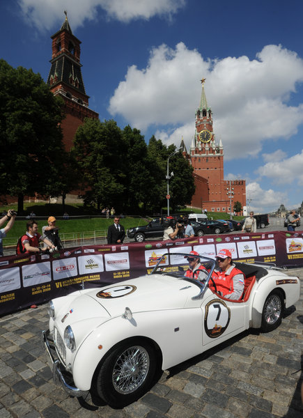 A car seen on Vasilievsky Spusk next to Red Square before the start of a rally in Moscow, Russia, July 12, 2009. Classic cars rally is held due to FIVA rules and only original cars produced before 1979 are accepted. [CFP]