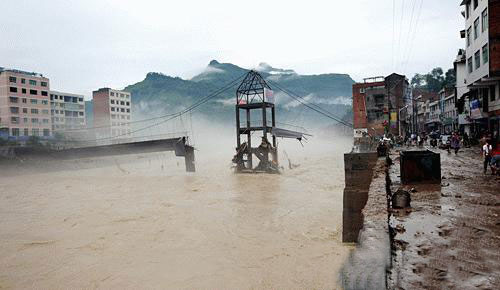 A bridge destroyed by flooding after heavy rains in Xuanhan County, Dazhou, in southwest China's Sichuan province, July 13, 2009. [Zhang Chongyao/Sichuan Online]