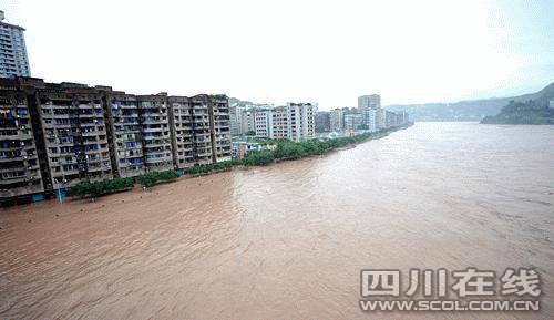 Flooding in Xuanhan County, Dazhou, southwest China's Sichuan province, July 13, 2009.The region was hit by heavy rains yesterday. [Zhang Chongyao/Sichuan Online]