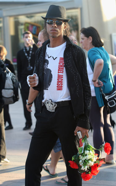 A Michael Jackson look-alike attends a vigil for Michael Jackson on the scheduled first night of his UK tour at the O2 Arena in London on July 13, 2009.