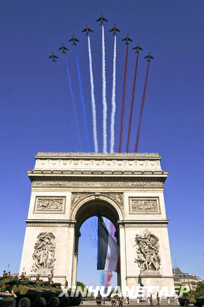 French airforce perform during the National Day parade in Paris, France, July 14, 2009. France celebrated its National Day here on Tuesday. [Xinhua/AFP]