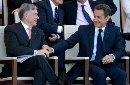 France's President Nicolas Sarkozy (R) and Germany's President Horst Koehler speak on the reviewing stand during the annual Bastille Day military parade in Paris July 14, 2009.[Xinhua/Reuters]