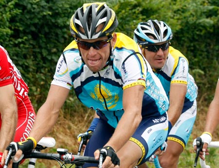 Astana rider Lance Armstrong of the U.S. (L) cycles with team mate Yaroslav Popovych of Ukraine (R) during the tenth stage of the 96th Tour de France cycling race between Limoges and Issoudun, July 14, 2009.(Xinhua/Reuters) 