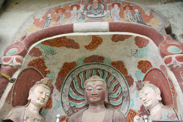 Photos taken on May 2009, shows the sculptures and mural paintings found in the Maijishan grottoes. There are 194 existing caves, in which are preserved more than 7,200 sculptures made from terra cotta and over 1,200 square meters of murals. [Photo: CRIENGLISH.com/ Zhao Lixia]