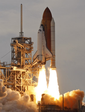 The U.S. space shuttle Endeavour lifts off on Wednesday evening from Kennedy Space Center in Florida after five delays, on a track to the International Space Station (ISS). [Xinhua/Reuters]