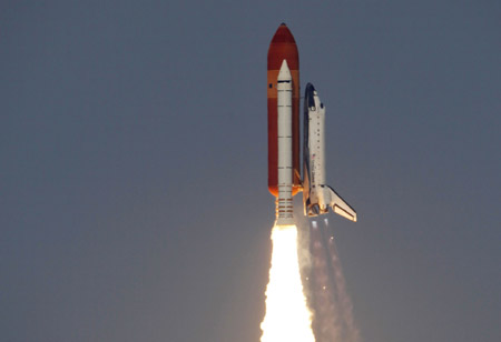 Space shuttle Endeavour lifts off on a mission to the International Space Station from Cape Canaveral, Florida, July 15, 2009. The U.S. space shuttle Endeavour lifts off on Wednesday evening from Kennedy Space Center in Florida after five delays, on a track to the International Space Station (ISS). [Xinhua/Reuters]