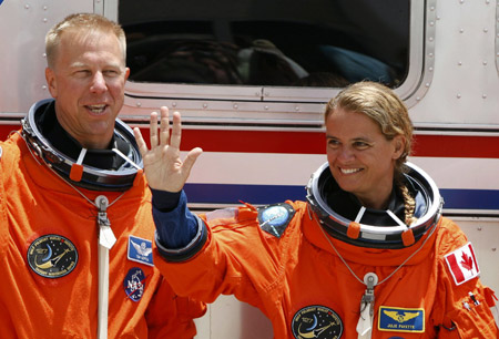 Canadian Space Agency astronaut Julie Payette (R) and Timothy Kopra depart crew quarters for a launch attempt for the space shuttle Endeavour at the Kennedy Space Center in Cape Canaveral, Florida July 15, 2009.[Xinhua/Reuters] 