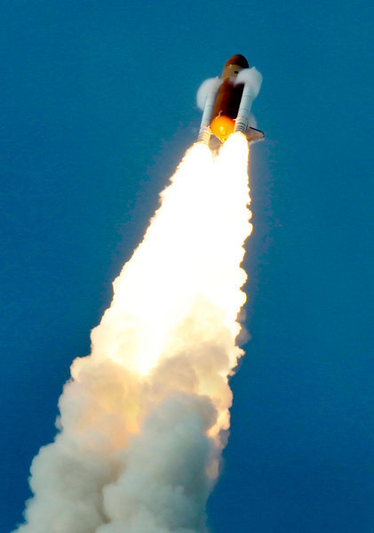 Space Shuttle Endeavour lifts off from launch pad 39-a at Kennedy Space Center July 15, 2009 in Cape Canaveral, Florida. Endeavour is scheduled for a 16-day construction mission to the International Space Station. [CFP]