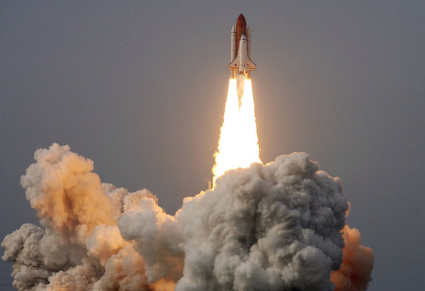 Space Shuttle Endeavour lifts off from launch pad 39-a at Kennedy Space Center July 15, 2009 in Cape Canaveral, Florida. Endeavour is scheduled for a 16-day construction mission to the International Space Station. [CFP]