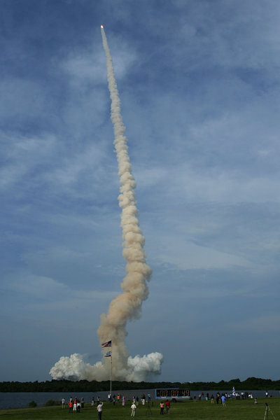 Space Shuttle Endeavour lifts off from launch pad 39-a at Kennedy Space Center July 15, 2009 in Cape Canaveral, Florida. Endeavour is scheduled for a 16-day construction mission to the International Space Station. [CFP]