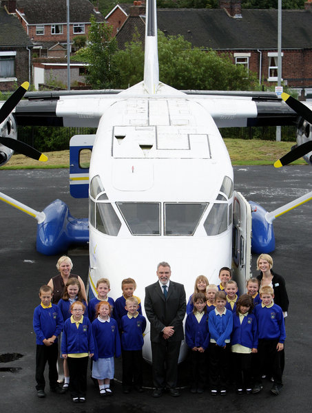  Teacher Anne Grattage (right) and headmaster David Lawrence (centre) with year 3 and year 4 pupils and from Kingsland Primary School in Stoke on Trent, with the plane they use as a classroom. [CFP]