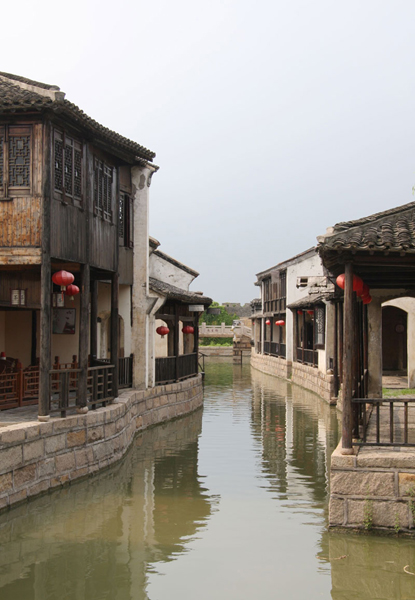 The photo, taken on Wednesday, July 15, 2009, shows beautiful Shajiabang, famous for its 'red tour' themed sightseeing package. [Photo: CRIENGLISH.com] 