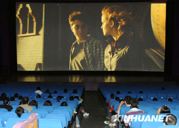 People watching the sixth 'Harry Potter' film in Urumqi 