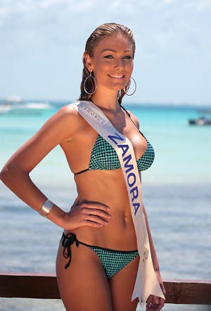 A contestant for the 2009 Miss Spain poses for a photo on Wednesday, July 15, 2009, in Isla Mujeres ('Island of Women'), Mexico, where one of them will be crowned the most beautiful woman in Spain for 2009. This competition is to be held in the Riviera Maya, Mexico, this Sunday, in the hope to promote the local tourism as it is hit by the A(H1N1) flu. [Xinhua/AFP]