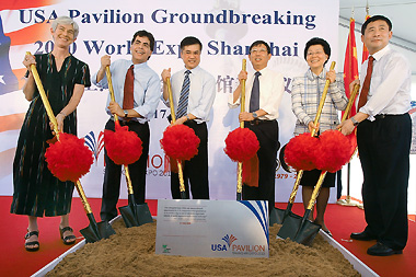 From left: United States Consul General in Shanghai Beatrice Camp, US Expo Commissioner General Jose Villarreal, US Secretary of Commerce Gary Locke, Shanghai Vice Mayor Yang Xiong, Vice Minister of China's Ministry of Commerce Ma Xiuhong and Director General of the Bureau of Shanghai World Expo Coordination Hong Hao attend the ground-breaking ceremony for the US Pavilion at the World Expo 2010 in Pudong yesterday. [Wang Rongjiang/Shanghai Daily]