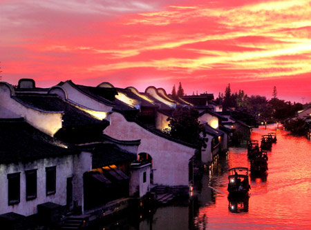 Photo taken on July 18, 2009 shows the evening of Wuzhen, an ancient town of eastern China's Zhejiang Province. [Xinhua]