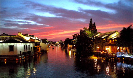Photo taken on July 18, 2009 shows the evening of Wuzhen, an ancient town of eastern China's Zhejiang Province. [Xinhua] 