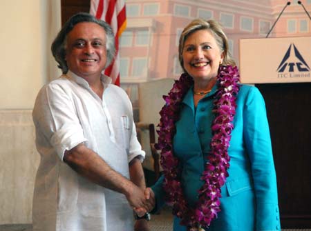 U.S. Secretary of State Hillary Clinton (R) meets with Indian Minister of State for Environment and Forests Jairam Ramesh as she visits the ITC Green Center in Gurgaon, India, July 19, 2009. (Xinhua/Stringer)