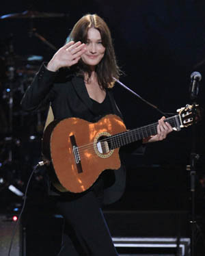 Carla Bruni-Sarkozy waves after performing at The Mandela Day concert at Radio City Music Hall in New York July 18, 2009.