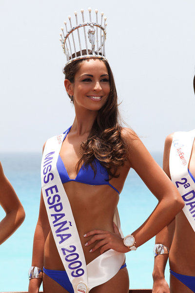 Miss Spain 2009 Estibaliz Pereira Rabade poses to photographers during a photo call at Hotel Grant Oasis Cancun on July 19, 2009 in Cancun, Mexico.