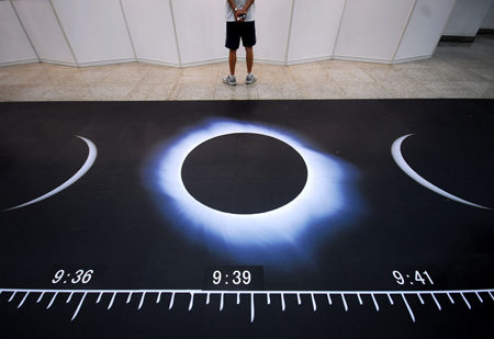 Photo taken on July 11 shows the sketch maps illustrating the whole process of the full solar eclipse during a popular science exhibition on the introduction to the forthcoming 2009 Full Solar Eclipse at the Shanghai Science & Technology Museum in Shanghai. [Xinhua]