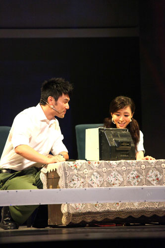 Cast members, including Zhang Jingchu and Lin Yilun, rehearse Stan Lai&apos;s play &apos;Watch TV with Me&apos; in Taipei on July 16, 2009.