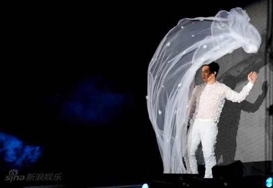 Hong Kong singer Eason Chan gives a concert in Beijing's Workers' Stadium on July 18, 2008. The show is part of his world concert tour 'Eason's Moving On.'