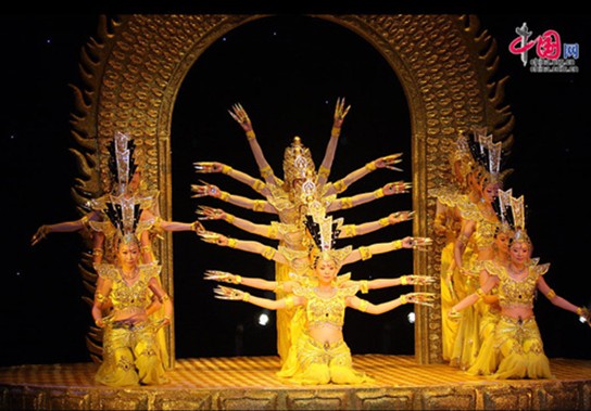 Thousand-hand Bodhisattva by the hearing impaired performers. 