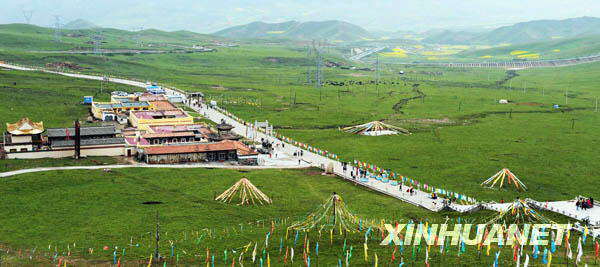 A scenic spot beside Qinghai Lake. [Photo: Xinhuanet] 