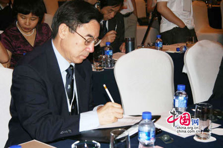 Huang Youyi, vice president of China International Publishing Group, at the conference.