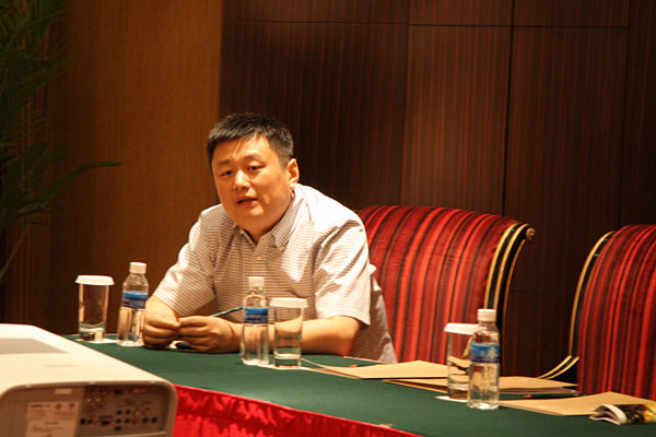 Chinese art critic Zhao Li talks about the upcoming Global Collecting Forum at a press conference in Beijing on July 21, 2009.