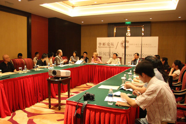 Organizers of the upcoming Global Collecting Forum discuss with media members at a press conference in Beijing on July 21, 2009.