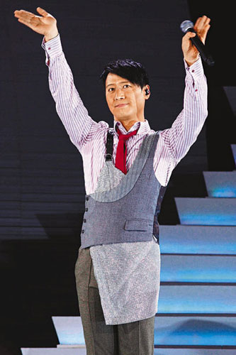 Leon Lai gestures at his solo concert at the Hong Kong Stadium on July 20, 2009.