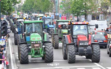 Farmers drive tractors passing main streets during a protest in Brussels, capital of Belgium, on July 22, 2009. More than 300 tractors gathered in Brussels during a famers' protest seeking for higher agricultural prices Wednesday. 