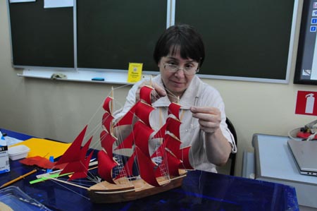 A staff member makes a model of a boat at a children's center in preparation to welcome the students from China's earthquake-hit areas in Vladivostok, Russia, July 22, 2009. A total of 550 students from China's earthquake-hit areas will start a three-week relaxation trip at the center in Vladivostok on July 23. (Xinhua/Lou Chen) 