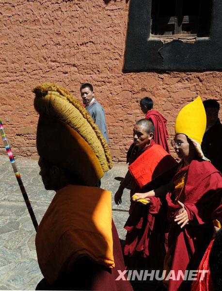 11th Panchen Lama Visits Xigaze Monastery -- China.org.cn