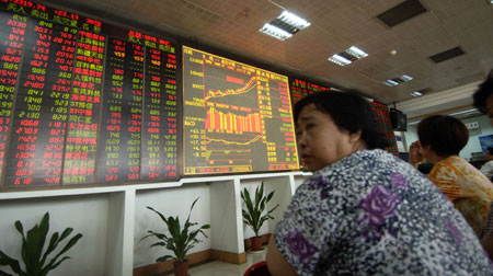 Stockholders sit in a stock exchange in Haikou, capital of south China's Hainan Province, on July 23, 2009. Chinese equities closed higher on July 23 to a new 13-month high, led by financial and property shares. The benchmark Shanghai Composite Index closed at 3,328.49 points, up 31.88 points, or 0.97 percent. The Shenzhen Component Index closed at 13,521.65 points, up 168.44 points, or 1.26 percent. (Xinhua/Zhao Yingquan)