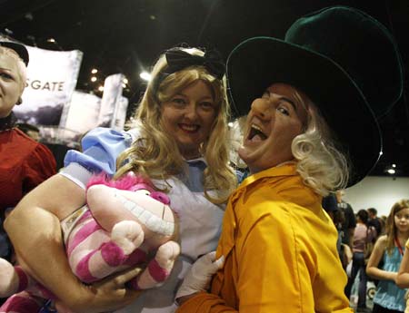 Visitors Dan Rutherford (R) and Kelly Bailey, dressed respectively like The Mad Hatter and Alice Kingsley from "Alice in Wonderland," pose during the 40th annual Comic Con Convention in San Diego July 23, 2009. The convention runs July 23-26.