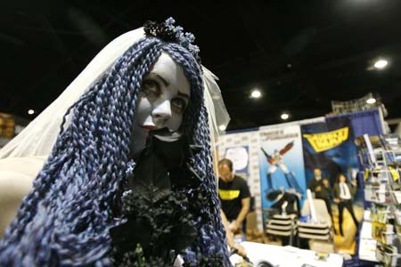 Visitor Genevieve Nylen, dressed as the character of Corpse Bride from the movie "Corpse Bride," poses during the 40th annual Comic Con Convention in San Diego July 23, 2009. The convention runs July 23-26.