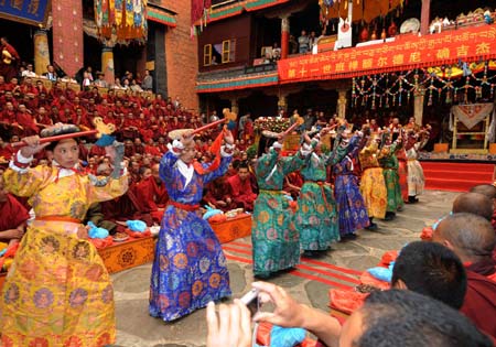 Tibetan children perform during a ceremony for the bhikku (monk) ordination ceremony of the 11th Panchen Lama Bainqen Erdini Qoigyijabu at Tashilhunpo Monastery in Xigaze, southwest China's Tibet Autonomous Region, July 25, 2009.