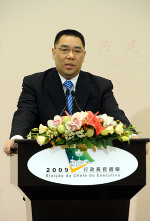 Chui Sai On, who won the third-term chief executive election of the Macao Special Administrative Region (SAR), speaks to the media, in Macao, south China, July 26, 2009. The election was held in Macao Sunday. 