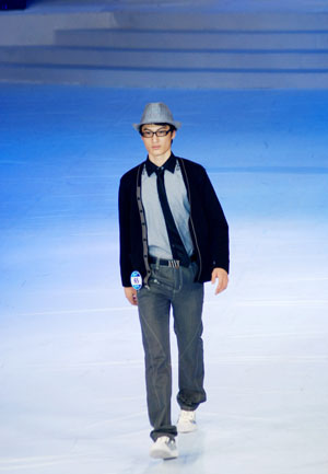 A male model displays a business garment during the preliminary contest of the 10th CCTV Model Contest in Shishi of Quanzhou City in southeast China's Fujian Province, July 25, 2009. A total of 91 contestants competed during the contest in Shishi on Saturday, and some of them will attend the national final of the 10th CCTV Model Contest in Beijing in August. 