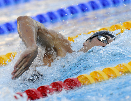 Michael Phelps of the United States competes during the men's 200m freestyle semi-final at the 13th World Swimming Championships in Rome, Italy, on July 27, 2009. Phelps ranked the 3rd of the event. (Xinhua/Zeng Yi) 