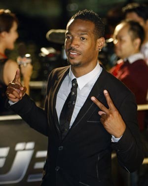 Cast member of movie G.I. Joe, Marlon Wayans, poses at a red carpet ceremony in Tokyo July 27, 2009.[Xinhua/Reuters]