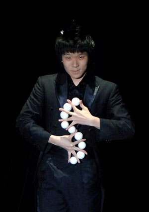 South Korean magician performs during the stage competition of the 24th World Magic Championships of the International Federation of Magic Societies (FISM) held in Beijing, capital of China, on July 27, 2009. [Gong Lei/Xinhua]