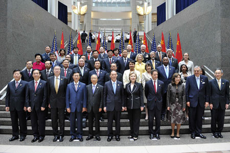 Chinese Vice Premier Wang Qishan (6th L, Front), State Councilor Dai Bingguo (5th L, Front), U.S. Secretary of State Hillary Clinton (5th R, Front), U.S. Treasury Secretary Timothy Geithner (4th R, Front) and other officials pose for a group photograph before the opening ceremony of the China-U.S. Strategic and Economic Dialogue (S&ED) in Washington, the United States, July 27, 2009. The China-U.S. Strategic and Economic Dialogue (S&ED), the first of its kind between the world&apos;s biggest developing country and biggest developed country, opened here on Monday. (Xinhua/Zhang Yan)