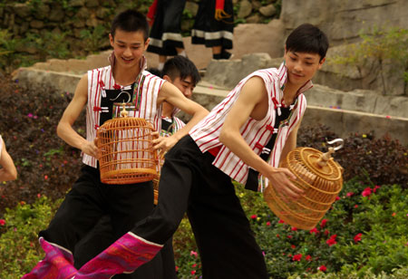 Actors perform 'Happy with the Song Thrushes' at the opening of the Original Folk Culture Festival held in Qingzhen City of southwest China's Guizhou Province, July 26, 2009. Series of activities like folk culture tours, ethnic-styled competitions, folk custom photo shows, drug bathing, etc. will be held during the festival. (Xinhua/Jin Yulong)