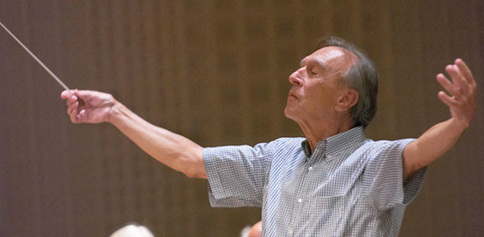 Conductor Claudio Abbado will lead his Lucerne Festival Orchestra in Beijing from September 20 to 25. 