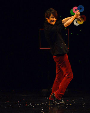 Chinese Taipei magician Jeff Lee performs during the stage competition of the 24th World Magic Championships of the International Federation of Magic Societies (FISM) held in Beijing, capital of China, on July 27, 2009. 